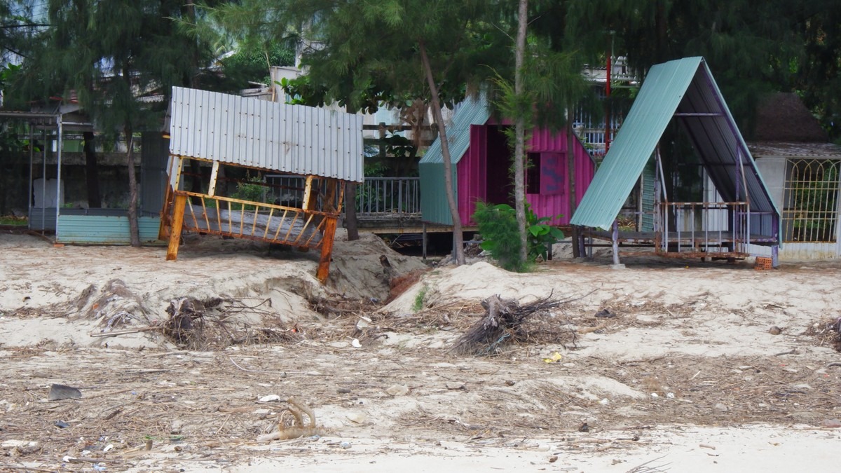 Theo UBND phường Hòa Hiệp Bắc, hiện trạng khu vực bị xâm thực nghiêm trọng với chiều sâu khoảng 50m, chiều dài khoảng 500m. Việc này đã tác động lớn đến các hộ đang hành nghề ngư nghiệp tại sông Cu Đê, đe doạ sự an toàn của tuyến đê kè phường Hòa Hiệp Bắc.