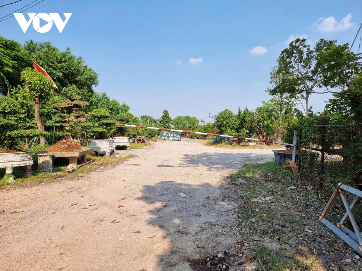 Tại thư viện nhà trường được giới thiệu với hơn 4.000 đầu sách đáp ứng yêu cầu của chương trình đào tạo và hoạt động khoa học công nghệ và các phòng thí nghiệm, thực tập, thực hành kỹ thuật điện tử, điện tử.