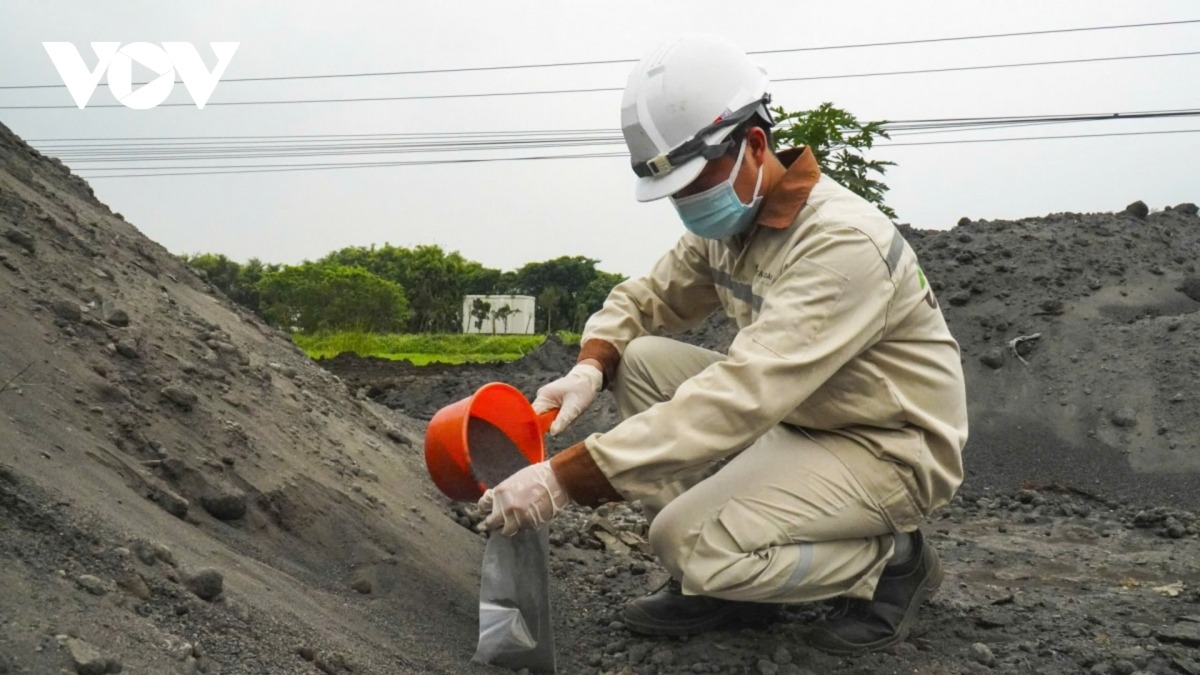 “Nguyên nhân được cho là tại dự án Trường Đại học quốc tế Bắc Hà đã được thu hồi đất từ năm 2007, nhưng đến nay hầu như chưa triển khai xây dựng công trình nào. Việc dự án chậm triển khai nên trong 10 năm qua khi tiếp xúc cử tri, người dân có ý kiến kiến nghị nếu dự án không triển khai thực hiện thì đề nghị thu hồi”- Chủ tịch UBND thị trấn Lim, huyện Tiên Du thông tin.