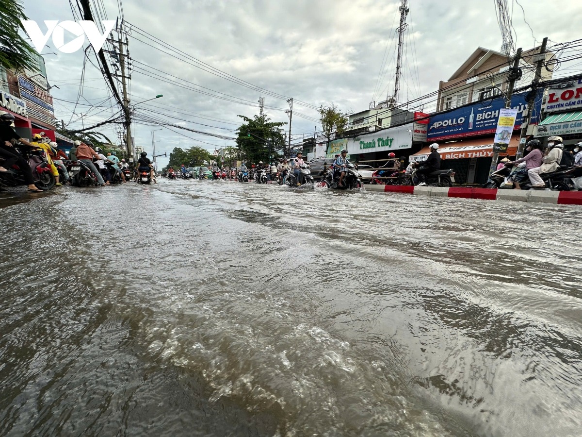 Dự báo triều cường tiếp tục vượt báo động 3 những ngày tới