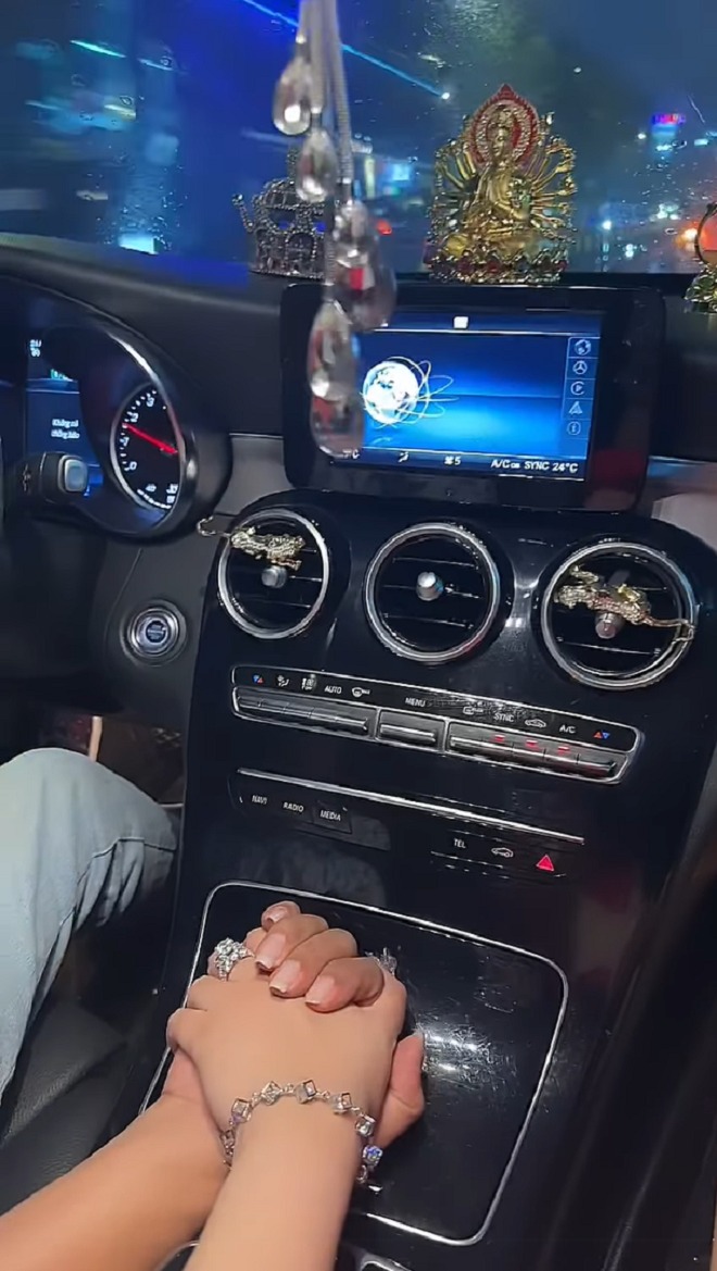 Phi Thanh Vân công khai có người yêu sau 2 lần đổ vỡ hôn nhân.