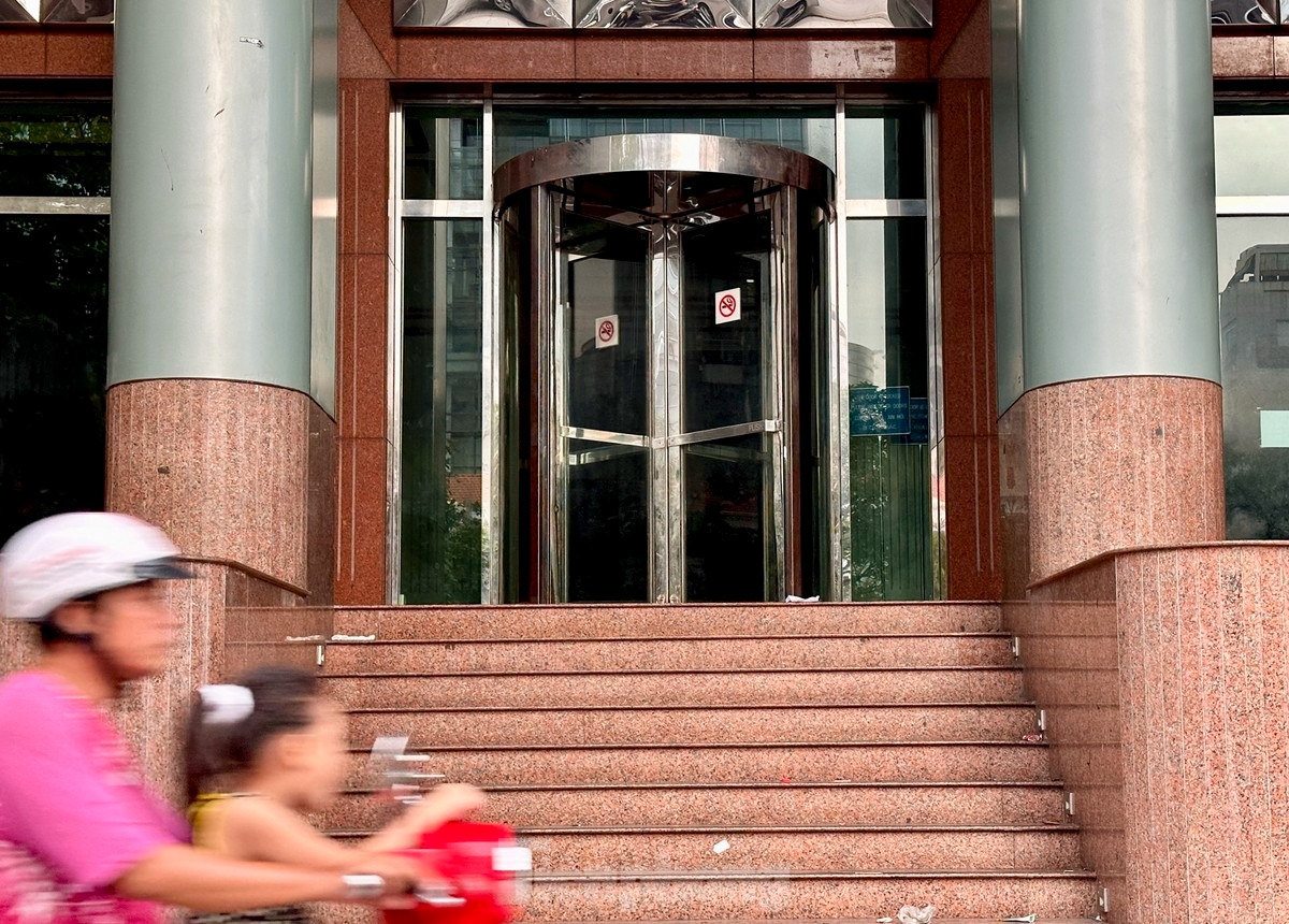 Tòa nhà được bà Lan xin lại để cho thuê lấy tiền tu sửa biệt thự cổ trên đường Võ Văn Tần vì nhiều năm nay SCB không thanh toán tiền thuê nhà.