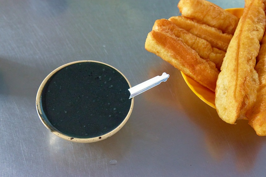 “Chí Mà Phủ”, món chè mè đen đặc trưng ở Chợ Lớn trước đây, giờ cũng có ở Xóm Cải