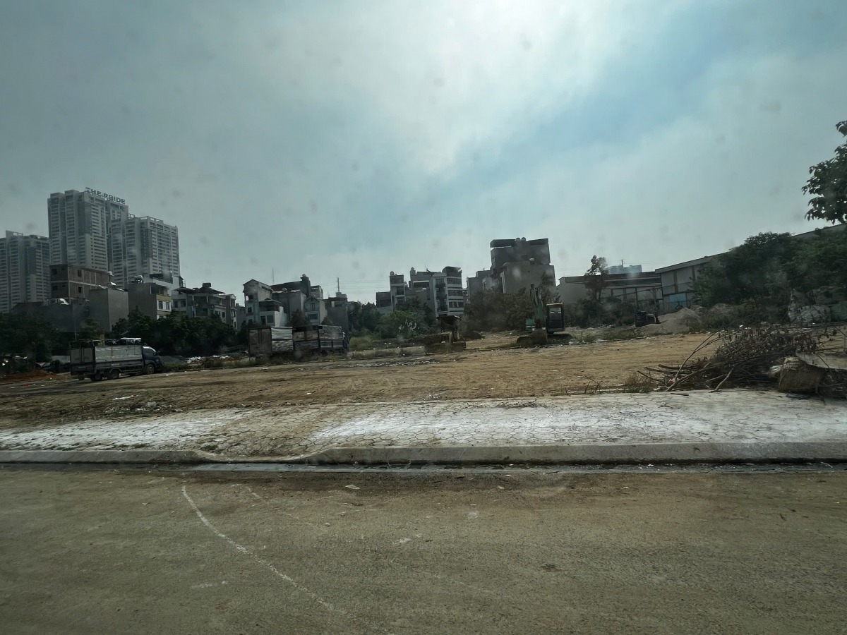 Công ty TNHH MTV Đầu tư phát triển thủy lợi Sông Nhuệ đơn vị quản lý sông Nhuệ đã nhiều lần thiết lập biên bản báo cáo chính quyền địa phương về những vi phạm lấn chiếm tại chợ.