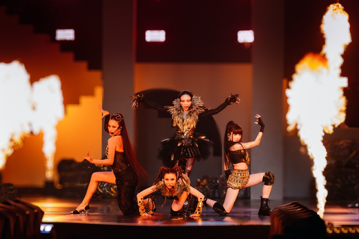 Hot mở màn Chị đẹp đạp gió 2024