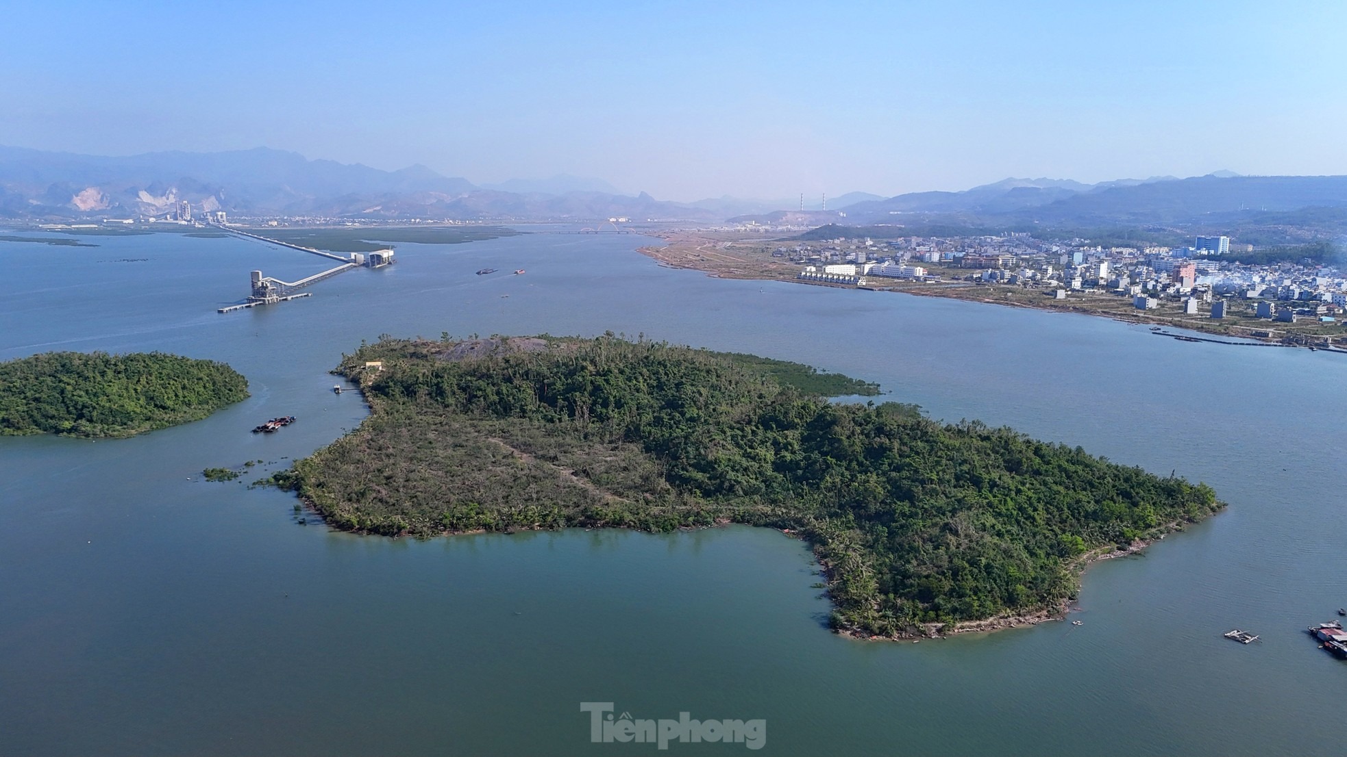 Năm 2010, UBND tỉnh Quảng Ninh đã có công văn yêu cầu Công ty CP Tập đoàn INDEVCO phải đẩy nhanh tiến độ thực hiện dự án theo tiến độ ghi trong dự án đầu tư, báo cáo giải trình về tiến độ thực hiện dự án; đồng thời cam kết thời gian hoàn thành dự án, trình UBND tỉnh Quảng Ninh xem xét, quyết định gia hạn thời gian thực hiện dự án theo quy định.