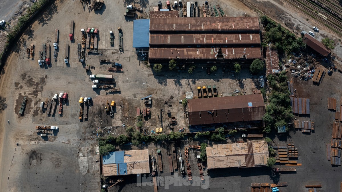 Theo báo cáo của Công ty CP Cảng Hải Phòng, công tác giải phóng mặt bằng đang gặp nhiều khó khăn do cảng vẫn lưu giữ nhiều lô hàng tồn đọng đã lâu tại 4 kho và nhiều khu vực bãi cảng. Các lô hàng tồn đọng này đều là hàng hoá chưa được thông quan, với khối lượng 'khoảng hơn 5.000 m3.