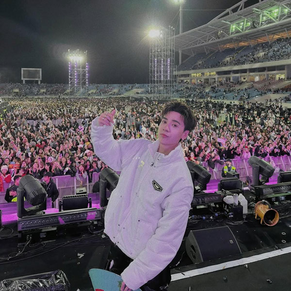 Quang Hùng MasterD tại concert Anh Trai Say Hi D-3 ở Hà Nội