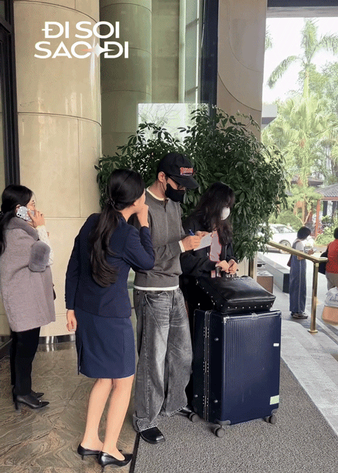 HURRYKNG được bạn gái là Kem hỗ trợ trong lúc ra về