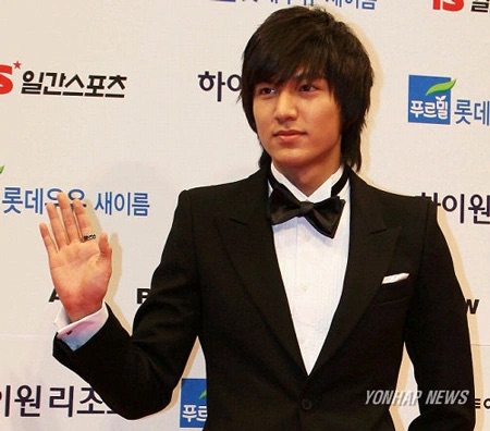 Lee Min Ho tại thảm đỏ lễ trao giải Baeksang lần thứ 45 năm 2009