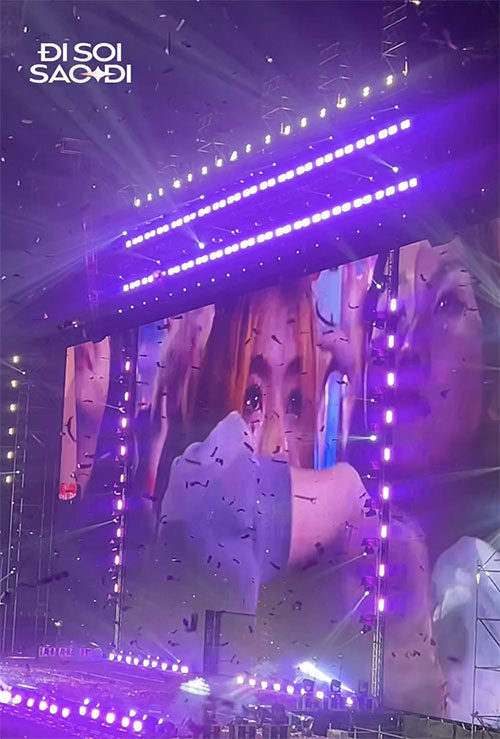 Rất nhiều nước mắt đã lăn dài trên gương mặt của các khán giả nữ đến xem chương trình