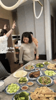 Cảm xúc của Thanh Huyền khi có bố mẹ chồng sang ăn cơm cùng được chị dâu quay lại