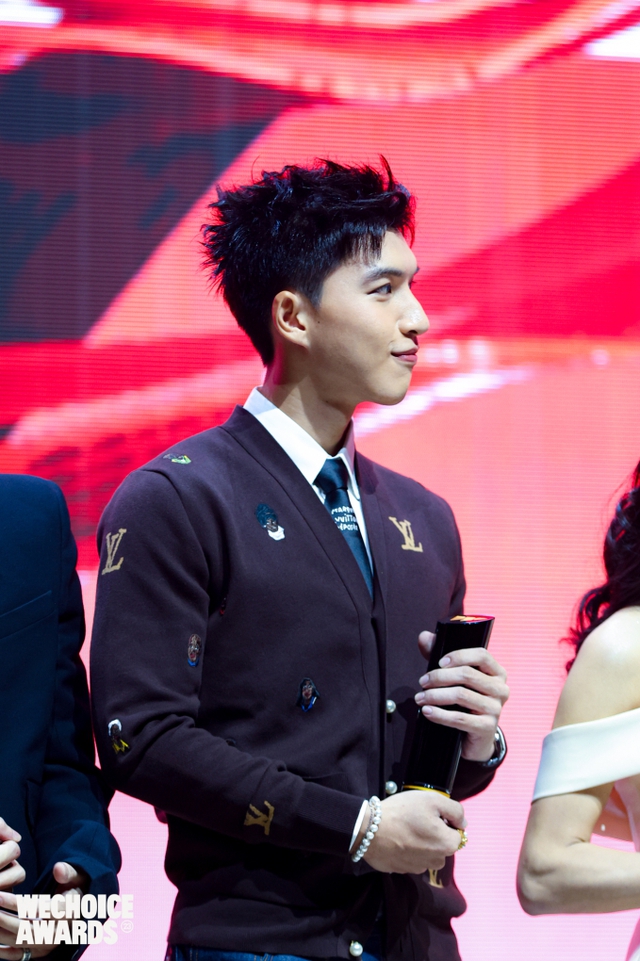 Tại WeChoice Awards 2023, nam rapper đã được bình chọn vào Top 10 nhân vật truyền cảm hứng