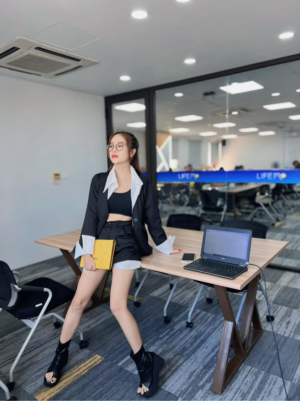 Khi fan hỏi chuyện rằng, dạo này không thấy Mai Linh chơi game như trước thì nữ streamer trả lời có phần 