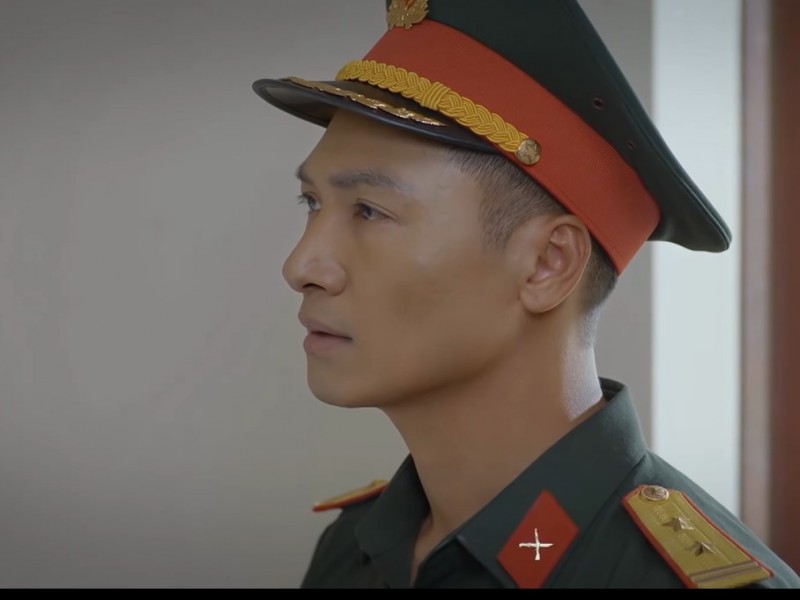 Đại thông báo với bố việc mình bị điều chuyển công tác.