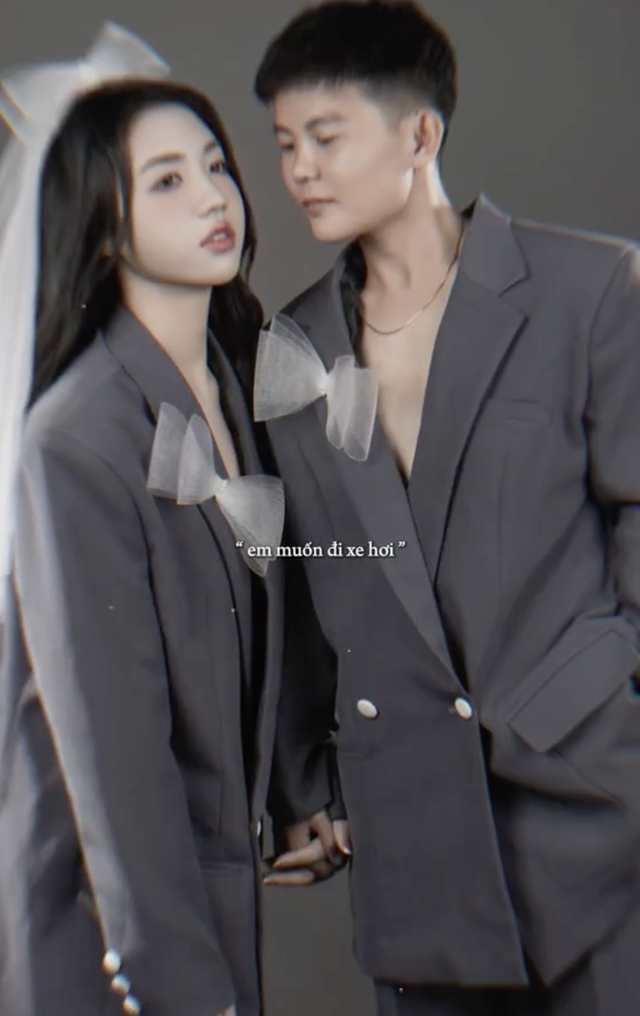 Cả hai nắm tay cực tình tứ