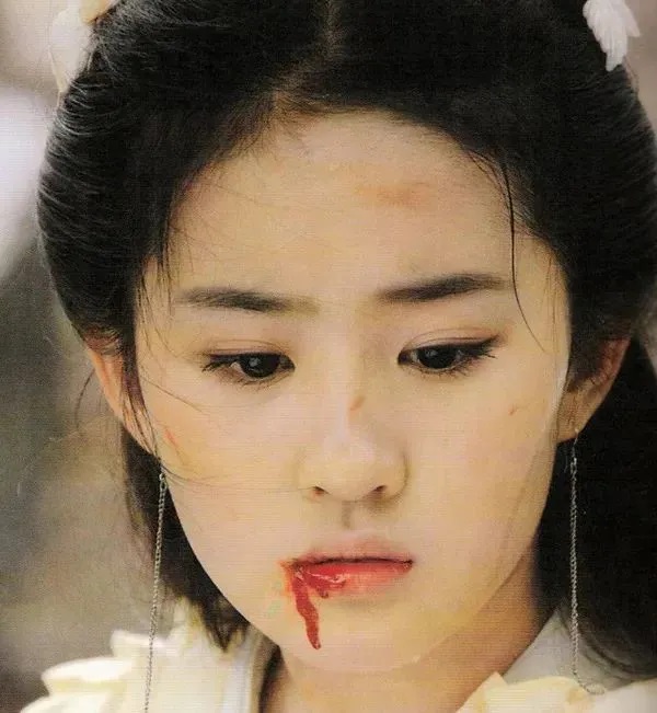 Thiết kế nhân vật hoàn hảo và ngoại hình của diễn viên phù hợp, phiên bản Triệu Linh Nhi của Lưu Diệc Phi đã trở thành mối tình đầu trong lòng nhiều khán giả ở thập niên 90.