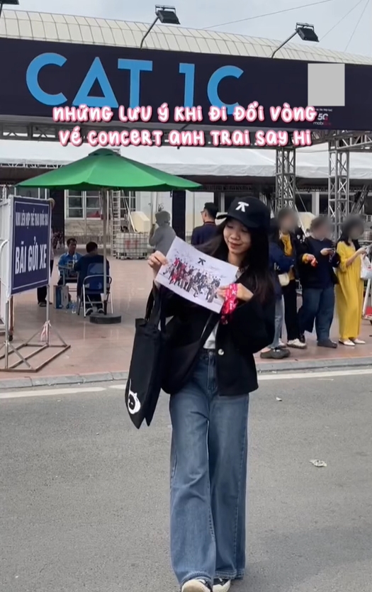 Cô bạn đăng tải nhiều hình/clip ghi lại quá trình đi xem hai đêm concert Anh trai say hi ở Hà Nội vào ngày 7/12 và 9/12 vừa qua. Nguồn: lapetitebeng.