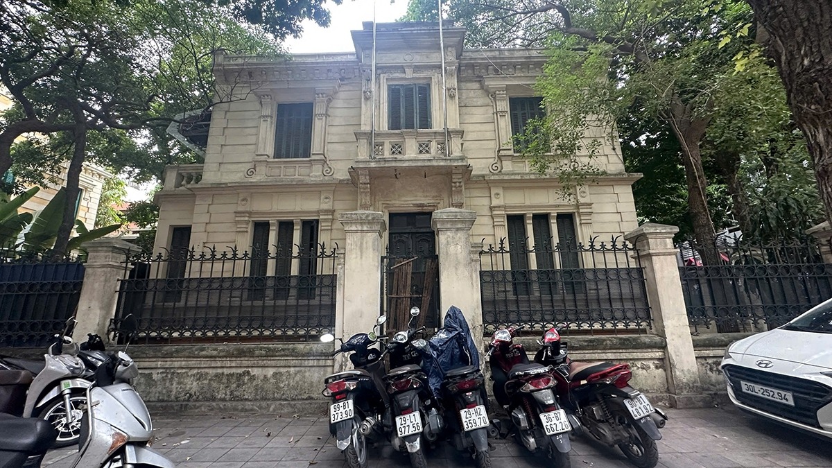 Trước đây, biệt thự này từng là cơ quan của Ban Nội Chính (Thành ủy Hà Nội). 