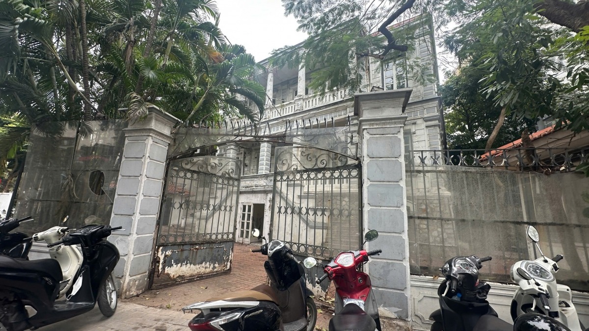 Biệt thự này từng là Đại sứ quán Vương quốc Đan Mạch tại Hà Nội. 