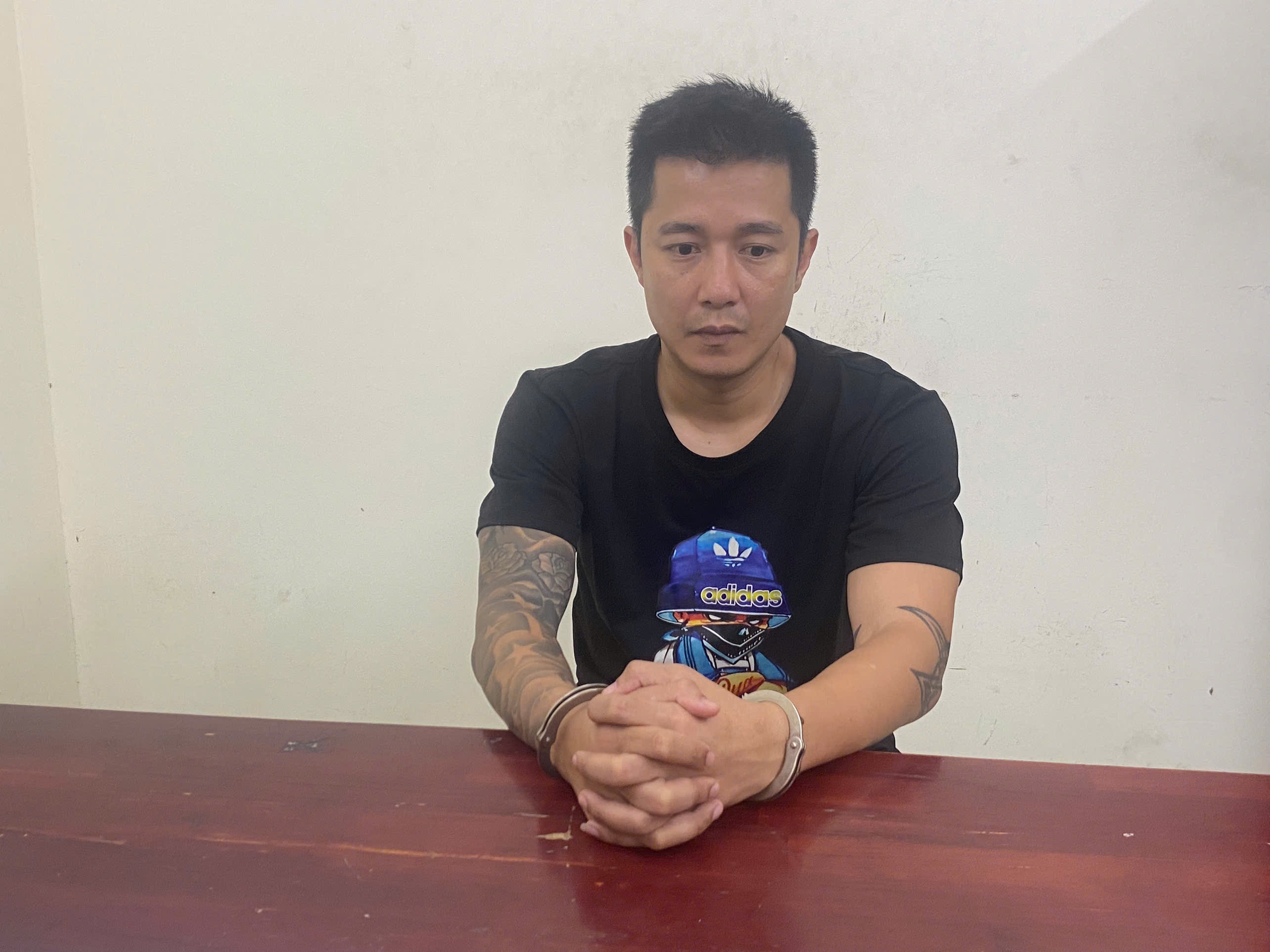 Lê Sỹ Mạnh tại trụ sở công an