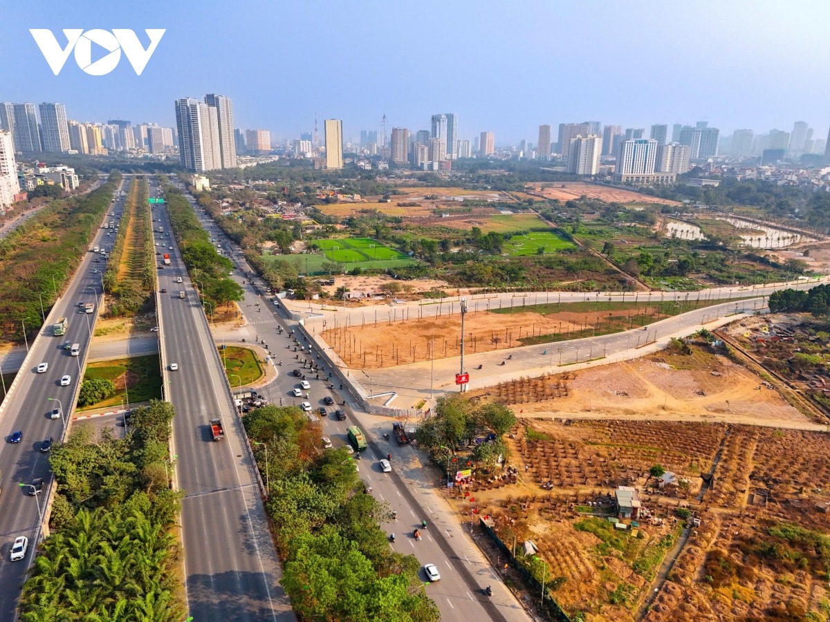 Đầu năm 2023, dự án đầu tư xây dựng tuyến đường Lê Quang Đạo kéo dài có điểm đầu tại nút giao Lê Quang Đạo - Đại lộ Thăng Long, điểm cuối tại vị trí ranh giới khu đô thị Dương Nội (quận Hà Đông).