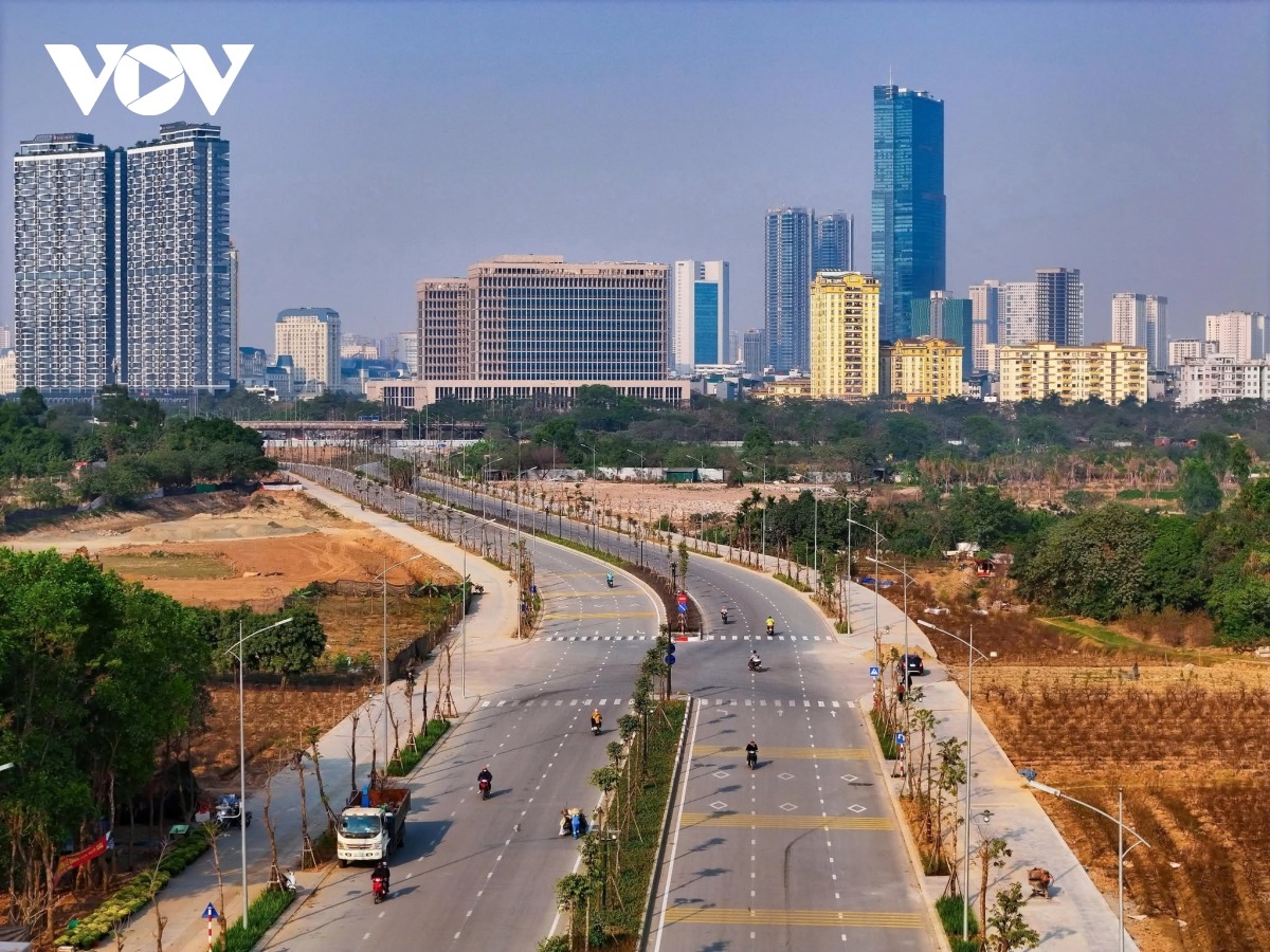 Hiện tuyến đường cơ bản đã thành hình, trong đó đoạn giao cắt với Đại lộ Thăng Long tới phố Đại Linh (Nam Từ Liêm, Hà Nội) gần 1km đã hoàn thiện các hạng mục chính. Khối lượng thi công trên công trường đạt khoảng 85% theo hồ sơ thiết kế được duyệt và đảm bảo kế hoạch.