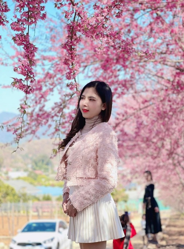 Những cung đường trở thành điểm hẹn lý tưởng để giới trẻ thỏa sức check-in, ghi dấu khoảnh khắc thanh xuân trong khung cảnh thơ mộng, lãng mạn. Ảnh: Thu Hương