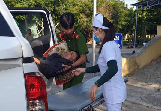 'Nghịch tử' đánh cha ruột nhập viện cấp cứu 'Nghịch tử' đánh cha ruột nhập viện cấp cứu