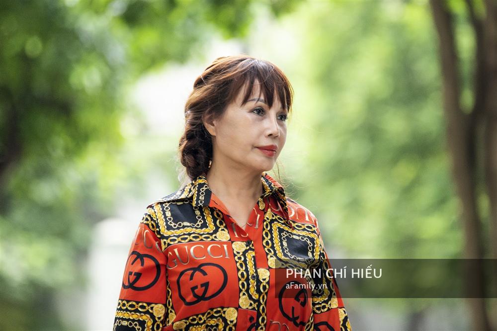 Cô dâu 62 tuổi ở Cao Bằng lần đầu công khai khuôn mặt bị chê méo thậm tệ sau thẩm mỹ, tiết lộ những tổn thương phía sau hàng trăm lời đồn suốt 2 năm bất ngờ nổi tiếng - 5 Cô dâu 62 tuổi ở Cao Bằng lần đầu công khai khuôn mặt bị chê méo thậm tệ sau thẩm mỹ, tiết lộ những tổn thương phía sau hàng trăm lời đồn suốt 2 năm bất ngờ nổi tiếng - 5