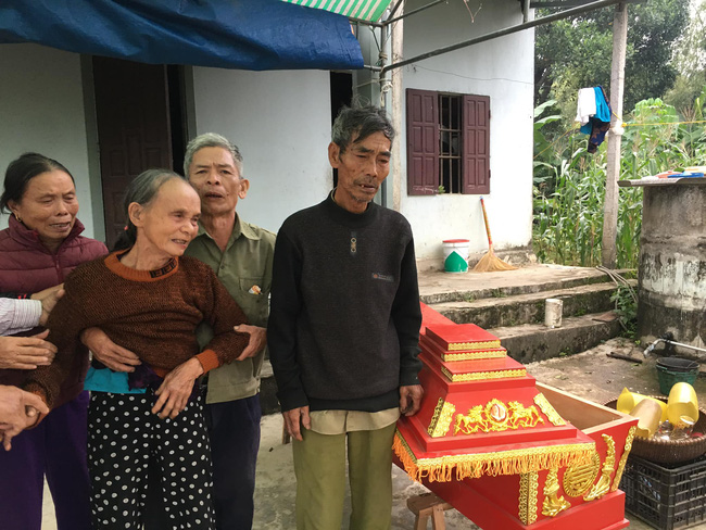 Thương tâm hai anh em sinh đôi trên đường về quê khám nghĩa vụ quân sự - 2 Trụ trì chùa tại TP.HCM gặp ռạռ, ᴛử ʋօռɢ trên đường đi cứu trợ miền Trung