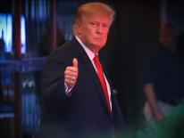 Bộ Tư pháp Mỹ bước đầu 'chịu thua' trong vụ khám xét nhà ông Donald Trump