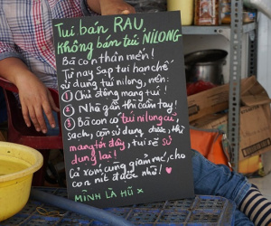 Bán rau chứ không bán túi nilon - câu chuyện tử tế nhất dịp Quốc tế Thiếu nhi: 'Cả xóm cùng bớt rác, cho con nít được nhờ!'