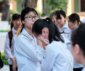Sĩ tử Hà Nội hồi hộp trước giờ thi Lịch sử