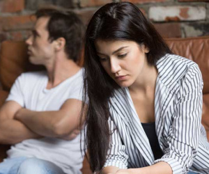 Đêm nào cũng nghe tiếng khóc phảng phất trong phòng mẹ chồng, khi biết bí mật phía sau, tôi bàng hoàng khó tin