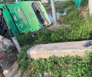 Xe khách lao xuống sông, ít nhất 6 người thương vong