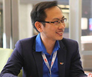 Thông tin cực hiếm về chú rể của MC Phí Linh: Phó trưởng phòng tiếng Anh, 'người đứng sau' nhiều show đỉnh của VTV