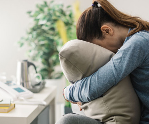Vợ anh chấp nhận chúng tôi quen nhau chứ không chịu ly hôn