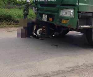 Xe ben lấn làn đâm xe máy, thanh niên tử vong trong tư thế gây ám ảnh