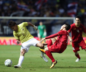 Nhà báo Anh: 'ĐT Thái Lan lẽ ra phải nhận 1 thẻ đỏ và.. 1 quả penalty'