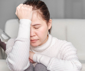 Chồng đi công tác một tháng rồi trở về với bộ dạng ốm yếu, tôi hết lòng chăm sóc nhưng khi biết nguyên nhân, tôi uất hận vô cùng