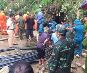 Sau 10 ngày bị mắc kẹt trong hang đá sâu 40 mét, thi thể người đàn ông đã được đưa ra bên ngoài