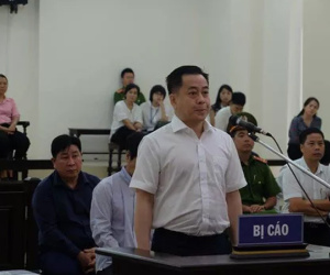 Vụ xử 2 cựu thứ trưởng Bộ Công an: Vũ 'nhôm' nói có bằng chứng mới và giao nộp HĐXX