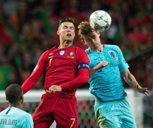 De Ligt bật cười khi được Ronaldo rủ sang Juventus