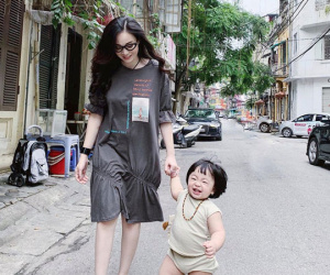 Street style hot mom Việt: Ngọc Mon mặc đơn giản nhưng lại nổi bật nhất nhờ sự xuất hiện của 1 nhân vật