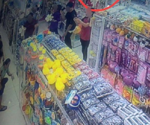 Mắng khách hàng như 'hát' trên mạng xã hội vì tội chụp ảnh trong cửa hàng, cô gái trẻ bị cư dân mạng 'ném đá' thậm tệ