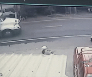 Video: Thời điểm Thượng úy CSGT bị xe container cán tử vong tại chỗ ở Tiền Giang
