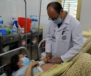 Dịch bệnh mùa nắng nóng: Bệnh sởi diễn biến bất thường, nhiều trẻ viêm não di chứng nặng