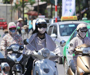 Bắc và Trung Bộ 'đối mặt' với đợt nắng nóng gay gắt kéo dài, nhiệt độ trên 40 độ.