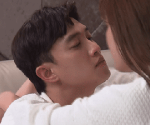 'Về nhà đi con' tập 42 gây choáng với cảnh nóng đầy cuồng nhiệt của Vũ với gái lạ